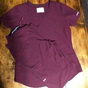 Sketchers maroon scrub set!